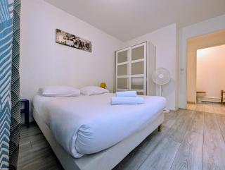 Chic apart with bar in Paris - 8