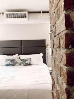 King and Queen Suite 1st Floor Sleeps 6 - Savannah - 9