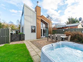 Villa near Sint Maartenszee Beach with Jacuzzi - 9