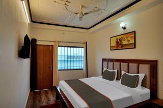 Collection O Trihans Mantion Hotel - 8