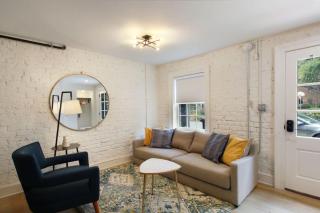 Stunning Suite with Kitchenette 1st Floor - Savannah - 6