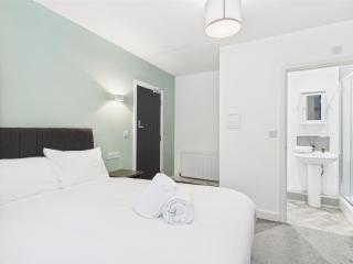 Five Bedroom Home with En Suites - Darlington - 8