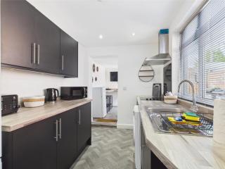 Five Bedroom Home with En Suites - Darlington - 6