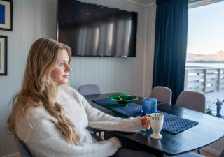 Luxurious cabin by the waterfront - 2