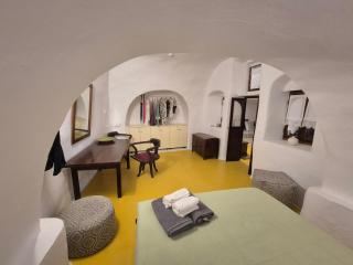 Kristy Cave House - Oia - 2