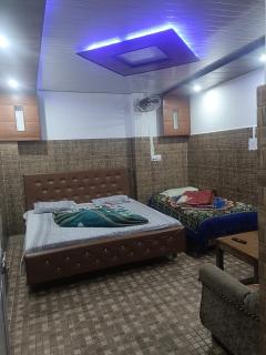 Raj guest house - Jāmb - 3