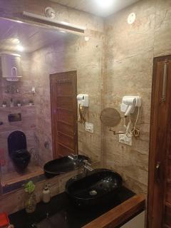 Raj guest house - Jāmb - 2