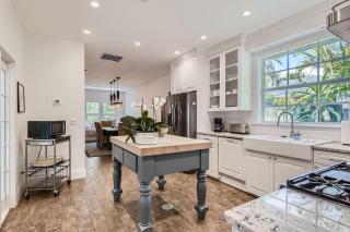 Palm Beach Oasis - Indulge in Garden Tranquility with Alfresco Dining - 2