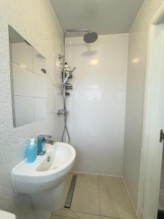 Cozy Studio close to Airport in London - 3