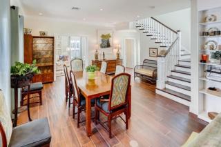 The Pink House - Bask in Style Steps from the Convention Center - West Palm Beach - 7