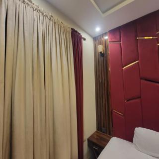 Luxury Inn Guest House - 3