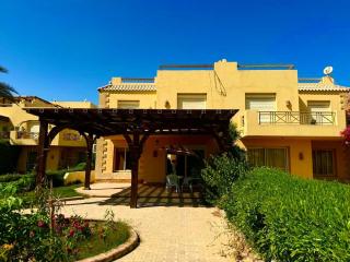 5BDR Modern Beachside Retreat in Einbay l 2nd Row - Ain Sukhna - 8