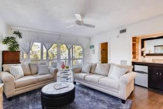 The Periwinkle House - Bask Poolside at this Sunlit West Palm Retreat - West Palm Beach - 8