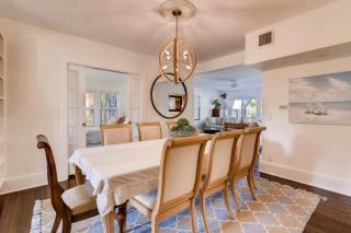 The Periwinkle House - Bask Poolside at this Sunlit West Palm Retreat - 1