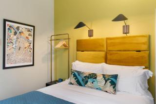 Sunny Queen Suite Downtown 2nd Floor - Savannah - 2