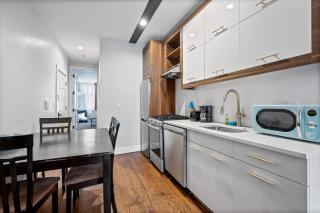 2 Queen Beds, TV's in Bedroom, Path to Manhattan - Jersey City - 4