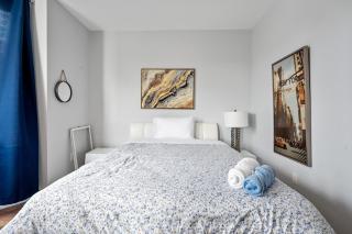2 Queen Beds, TV's in Bedroom, Path to Manhattan - Jersey City - 3