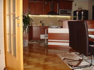 BUS KAFE Hotel - Prilep - 0