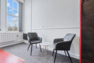 Stylish Double Studio Near the City Centre with Netflix Parking - 4