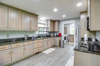 13 Mi to Guntersville Lake Henagar Gem with Hot Tub - 4