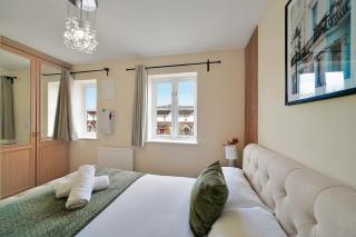Thames Family Retreat, 2 bed house, Sleeps 6, with Parking and Garden - Thamesmead - 4