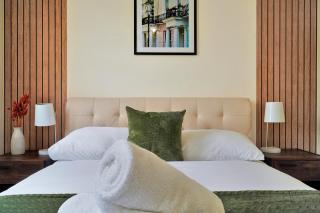 Thames Family Retreat, 2 bed house, Sleeps 6, with Parking and Garden - Thamesmead - 1