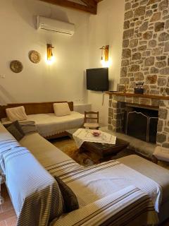 Cheerful 3 bedroom cottage with indoor fireplace - Avgón - 7