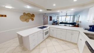 Shoreline Towers 1074 - 5