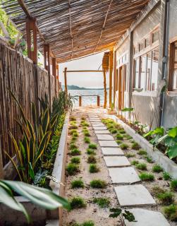 Oinan Beach Villa - Tua Pejat - 2