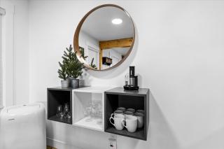 Relaxed 1BR Mountain Escape w Fireplace & Parking - 2