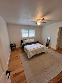 Sleeps 8, Remodeled House, great location - Hendersonville - 4