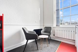 Modern Self-Contained Studio in Dudley with Parking - Dudley - 4