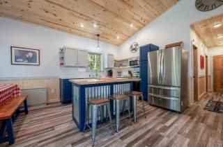 Long Lake Lookout, Dog Friendly - - 8
