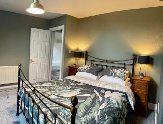 Cosy Loft Apartment with Sea Views Above Village Pub The Stag Inn Crosby Maryport - Crosby - 6