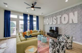 HTX Modern Retreat with Rooftop Cinema - Houston - 7