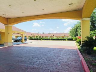 Capital O Deluxe Inn Channelview Houston I-10 - Channelview - 7