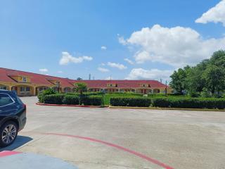 Capital O Deluxe Inn Channelview Houston I-10 - Channelview - 6