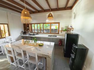 Oinan Beach Villa - Tua Pejat - 8