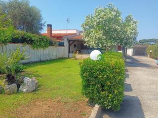 Villa Indipendente " Coco' " - 50 mt dal mare senza attraversamenti -posizionata tra San Felice Circeo e Terracina- Ponza e Palmarola fronte spiaggia -22miglia- - 8