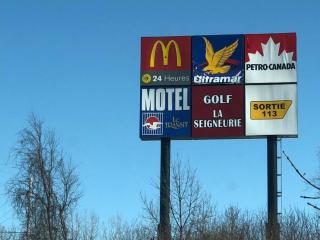 Motel Le Transit - Mont-Saint-Hilaire - 8