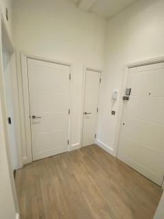 Modern 1-Bed Apartment with Balcony-Tadworth - Tadworth - 1