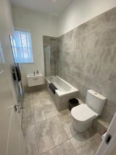 Modern 1-Bed Apartment with Balcony-Tadworth - Tadworth - 7