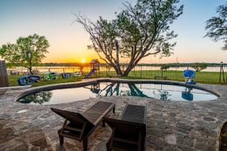 Lakefront Luxe 5BR 2Bath Home with Pool & Hot Tub - Rowlett - 0