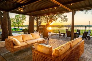 Lakefront Luxe 5BR 2Bath Home with Pool & Hot Tub - Rowlett - 5