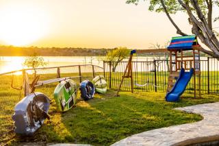 Lakefront Luxe 5BR 2Bath Home with Pool & Hot Tub - Rowlett - 4