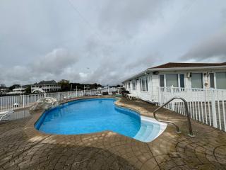 The Bluebeard Bay Retreat - - 0