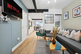 4 Bed Stunning Chic Open Plan Southsea Townhouse, Free On-Street Parking, with XBox and BBQ, Perfect for Groups! - by Blue Puffin Stays - 7