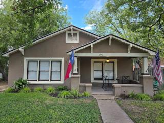 Craftsman by Downtown Uvalde - 1