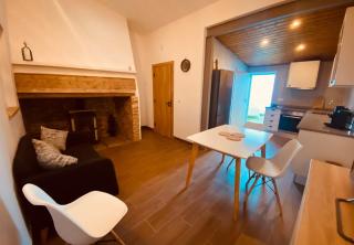 AL BIONDI COMENDA Cozy Home for 2 Pax with Kitchen and Patio - - 2