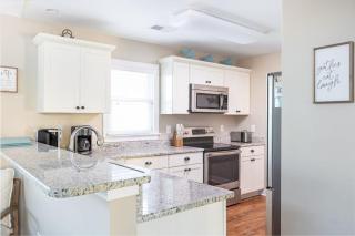Walk to Beach Hot Tub Resort with Community Pool - Corolla - 1
